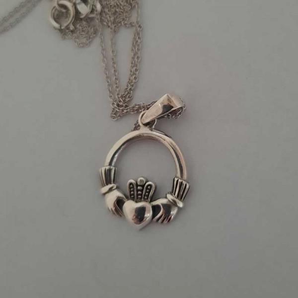Silver Claddagh Pendant - Medium